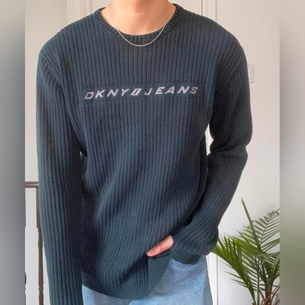 men's fitted CREW NECK ribbed LOGO SWEATER DNKY